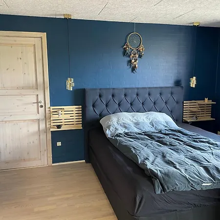 Hus Taet Pa Havet Med Stor Have Tatil Evi