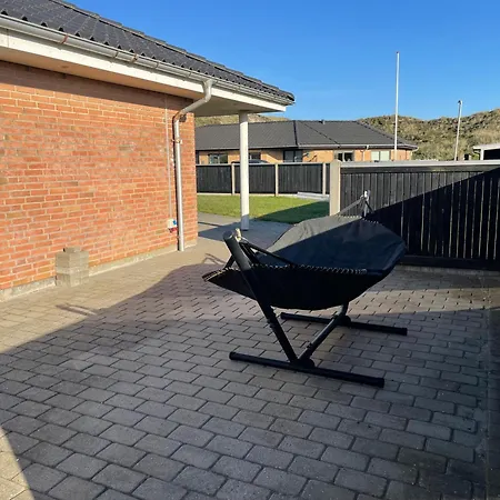 Hus Taet Pa Havet Med Stor Have Tatil Evi